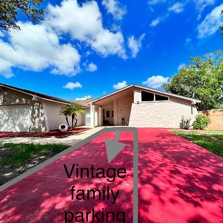 Vintage Family Scape + Heated Pool&Discount Villa Tampa Buitenkant foto