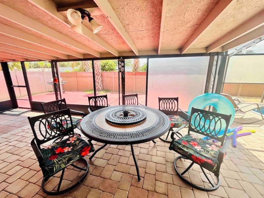 Vintage Family Scape + Heated Pool&Discount Villa Tampa Buitenkant foto