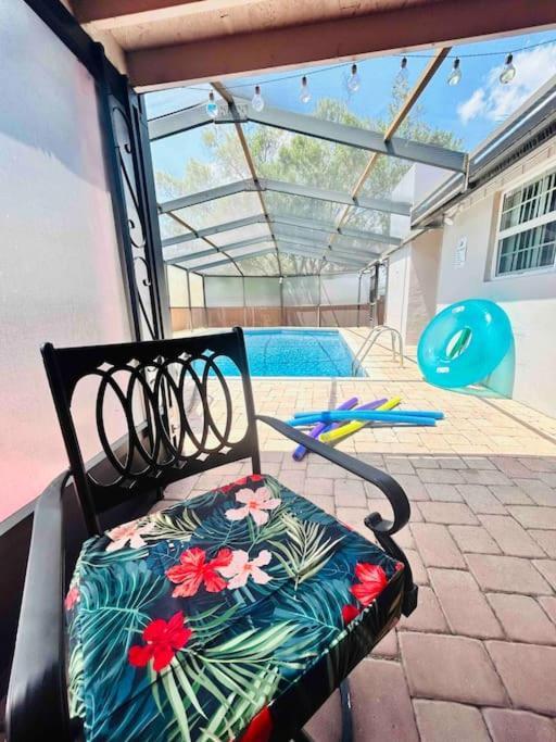Vintage Family Scape + Heated Pool&Discount Villa Tampa Buitenkant foto
